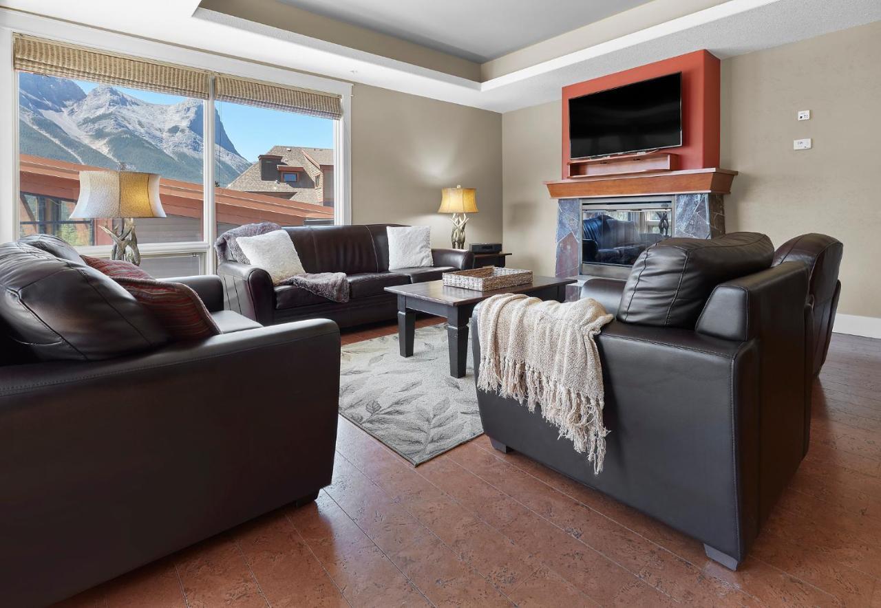 Sunset Ridge - Luxurious Corner Condo - Spectacular Mt Views With Open Pool! Canmore Exterior foto