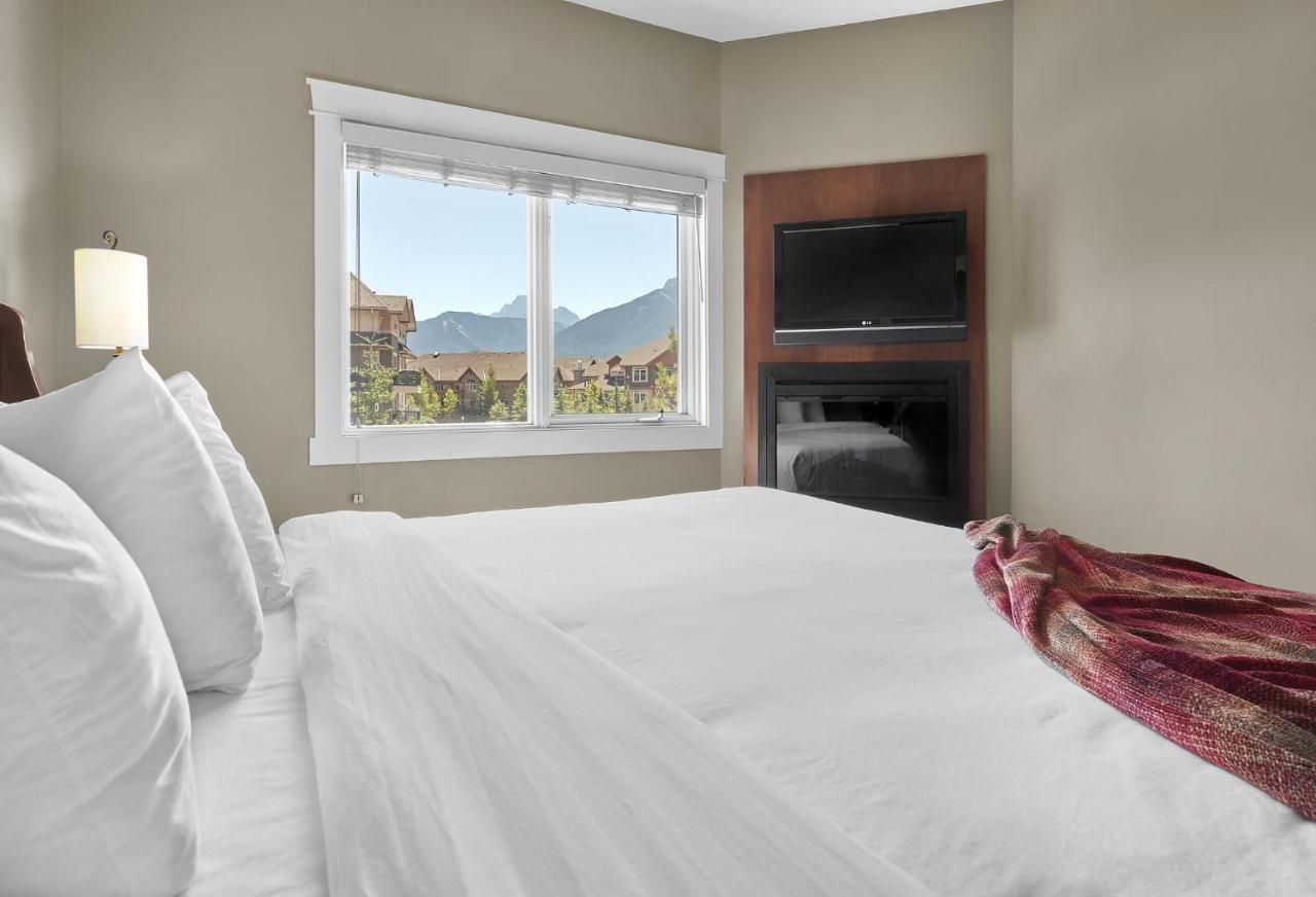 Sunset Ridge - Luxurious Corner Condo - Spectacular Mt Views With Open Pool! Canmore Exterior foto
