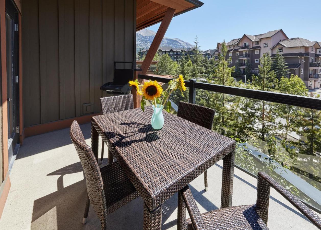 Sunset Ridge - Luxurious Corner Condo - Spectacular Mt Views With Open Pool! Canmore Exterior foto
