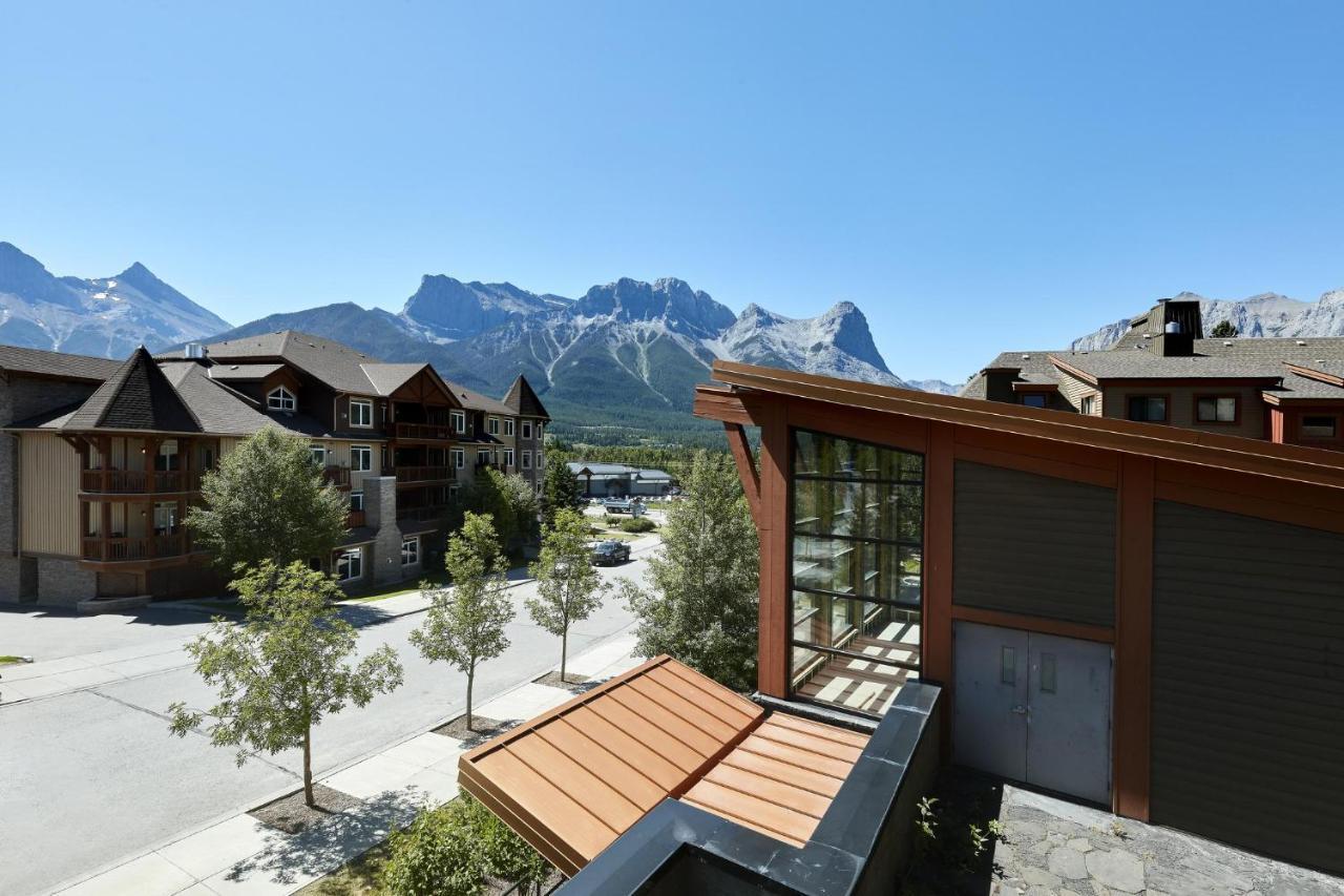 Sunset Ridge - Luxurious Corner Condo - Spectacular Mt Views With Open Pool! Canmore Exterior foto